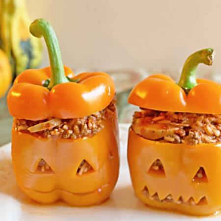 Halloween Stuffed Bell Peppers {Fun Halloween Meals} ⋆ It's Yummi