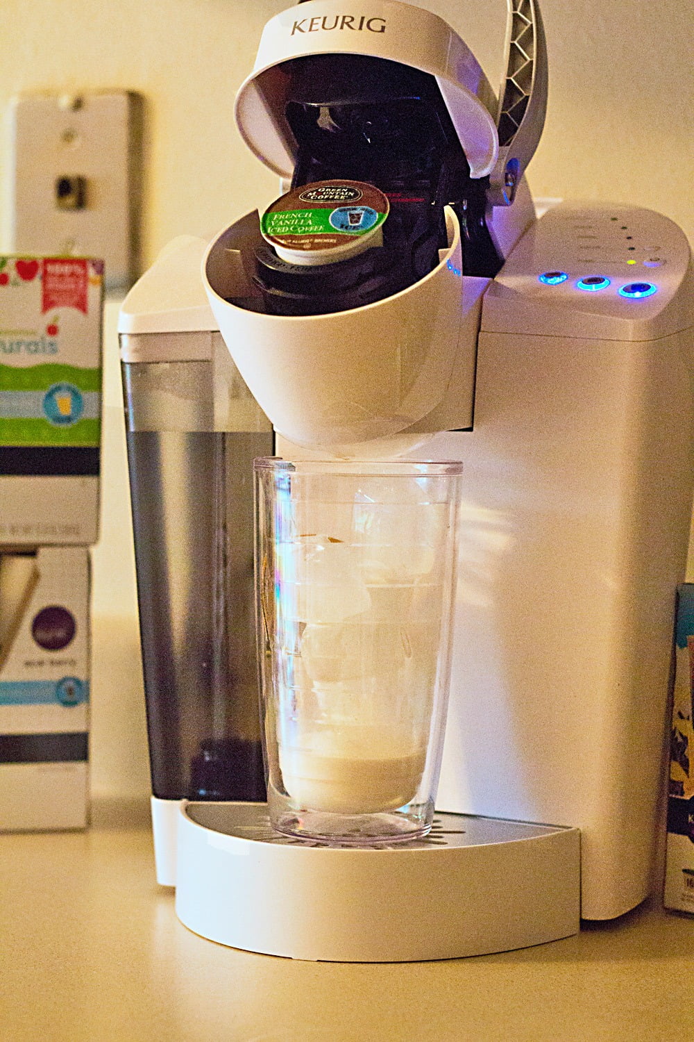 https://www.itsyummi.com/wp-content/uploads/2014/06/how-to-brew-iced-coffee-with-a-Keurig-BrewItUp-BrewOverIce-shop.jpg