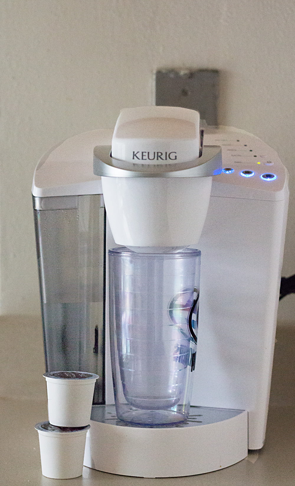 https://www.itsyummi.com/wp-content/uploads/2014/06/how-to-brew-iced-coffee-with-a-Keurig-brewing-machine-BrewItUp-BrewOverIce-shop.jpg