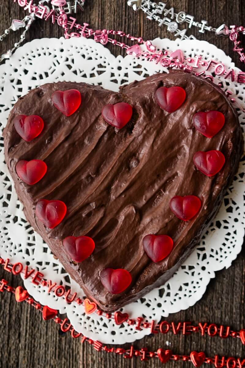 https://www.itsyummi.com/wp-content/uploads/2018/02/low-carb-chocolate-almond-cake-heart.jpg